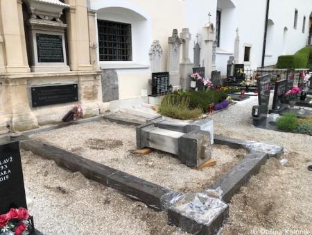 Obnova Prašnikarjevega groba na pokopališču v Mekinjah (1)
